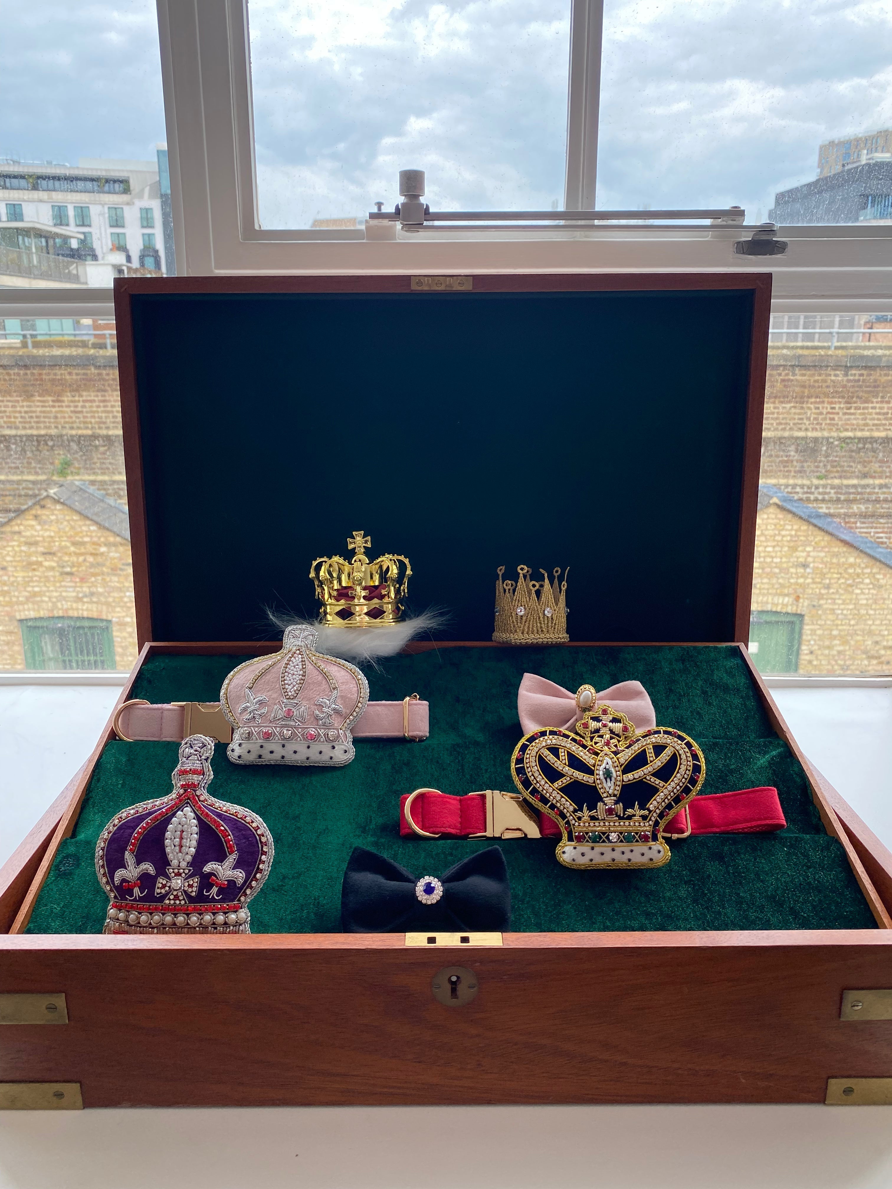 Royal Crown Dog / Cat Velvet Collar Set